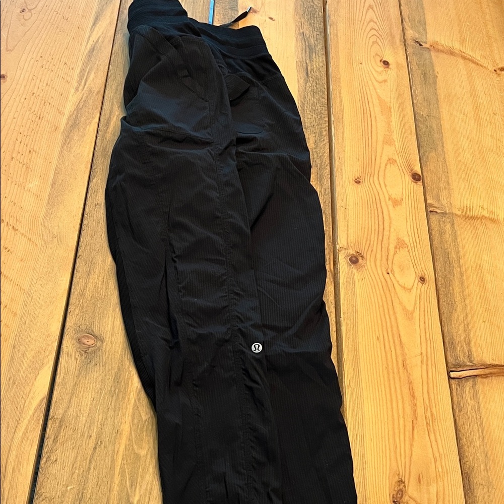 Women’s Lululemon street to studio pants black size 4 - Picture 3 of 8